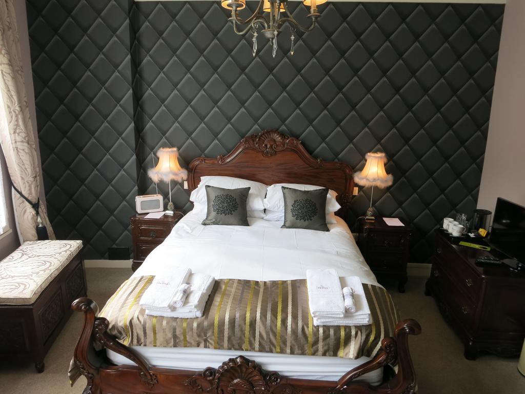 Logis De France Hotel La Chartre-sur-le-Loir