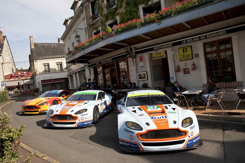 Logis De France Hotel La Chartre-sur-le-Loir