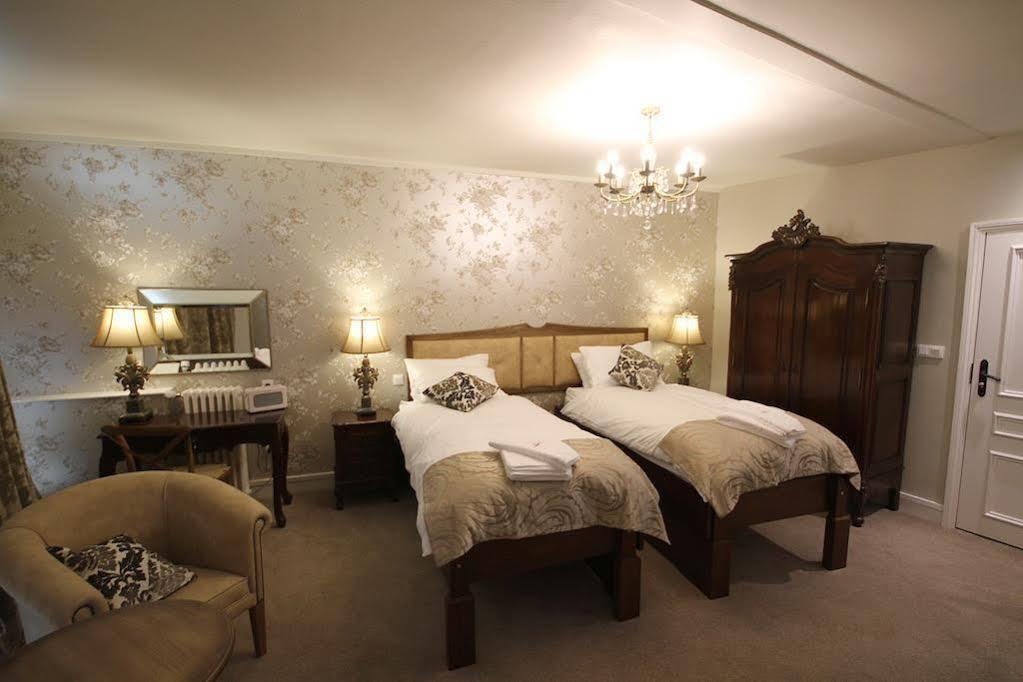 Logis De France La Chartre-sur-le-Loir
